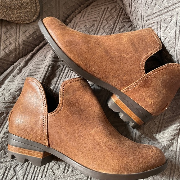 Sorel Lolla ll Cut Out Ankle Bootie - Picture 5 of 11